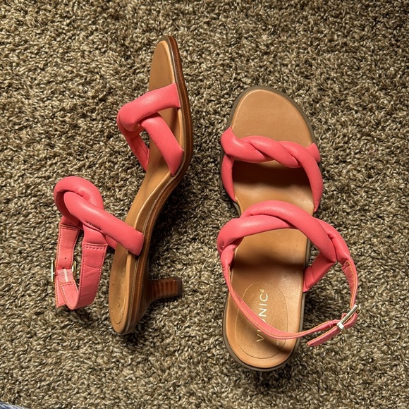 Vionic Angelica kitten heel sandal NWOB never worn 7 - Picture 2 of 3